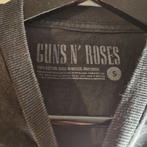 Guns n' Rose's women's concert tee 2017 not in this lifetime tour - Picture 3 of 9